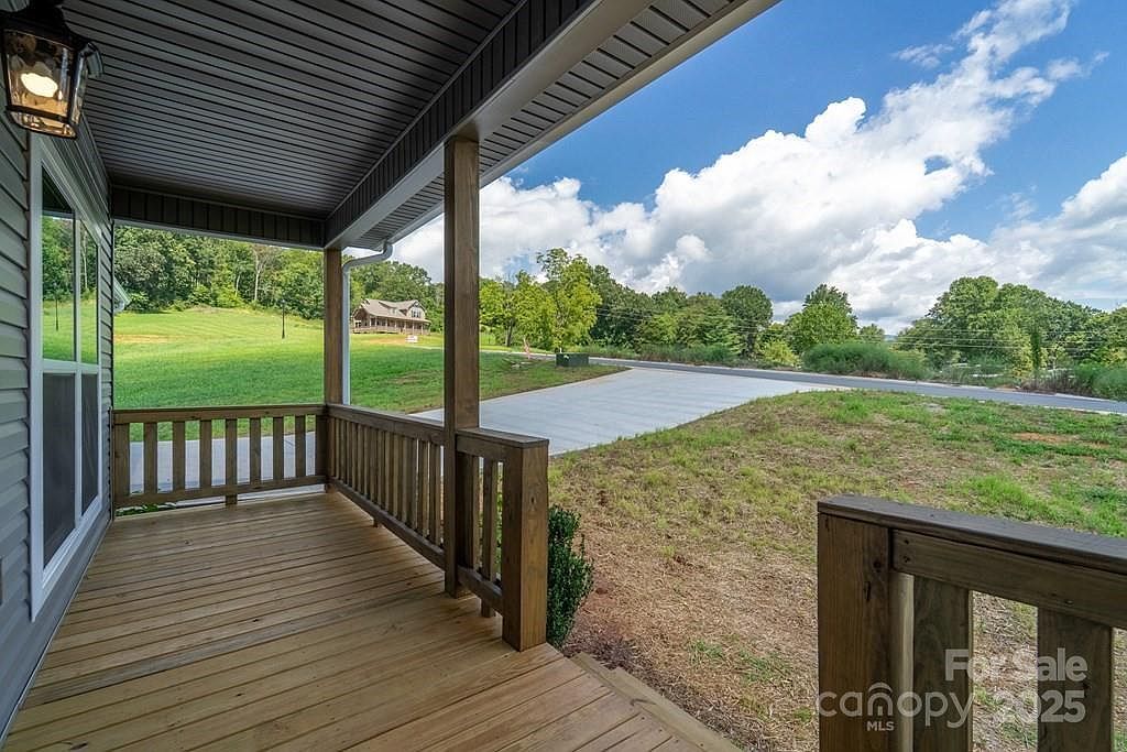 381 Scenic Ridge Cir Franklin, NC 28734 - Thumbnail 5