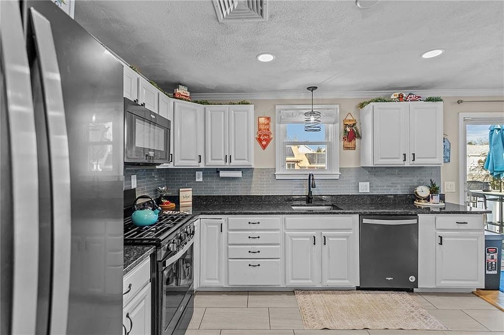 619 Smithfield Rd North Providence, RI 02904 - Thumbnail 5