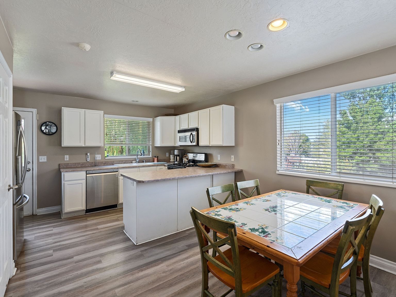 595 N Banbury Cir W North Salt Lake, UT 84054 - Thumbnail 5