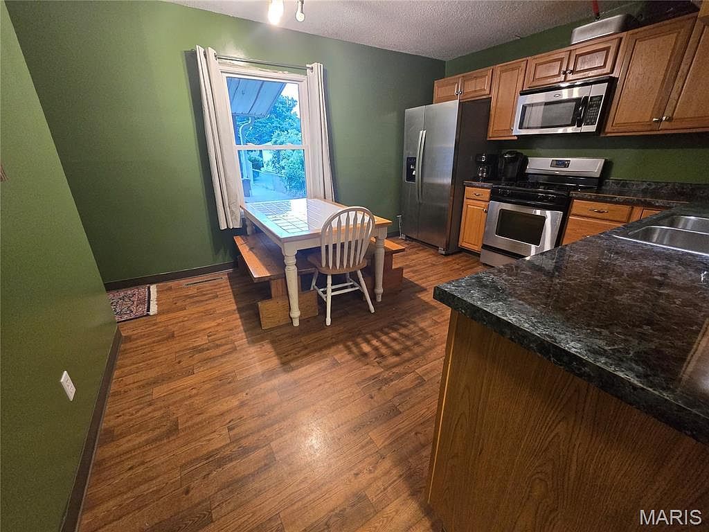 105 S Maple St Stonington, IL 62567 - Thumbnail 5