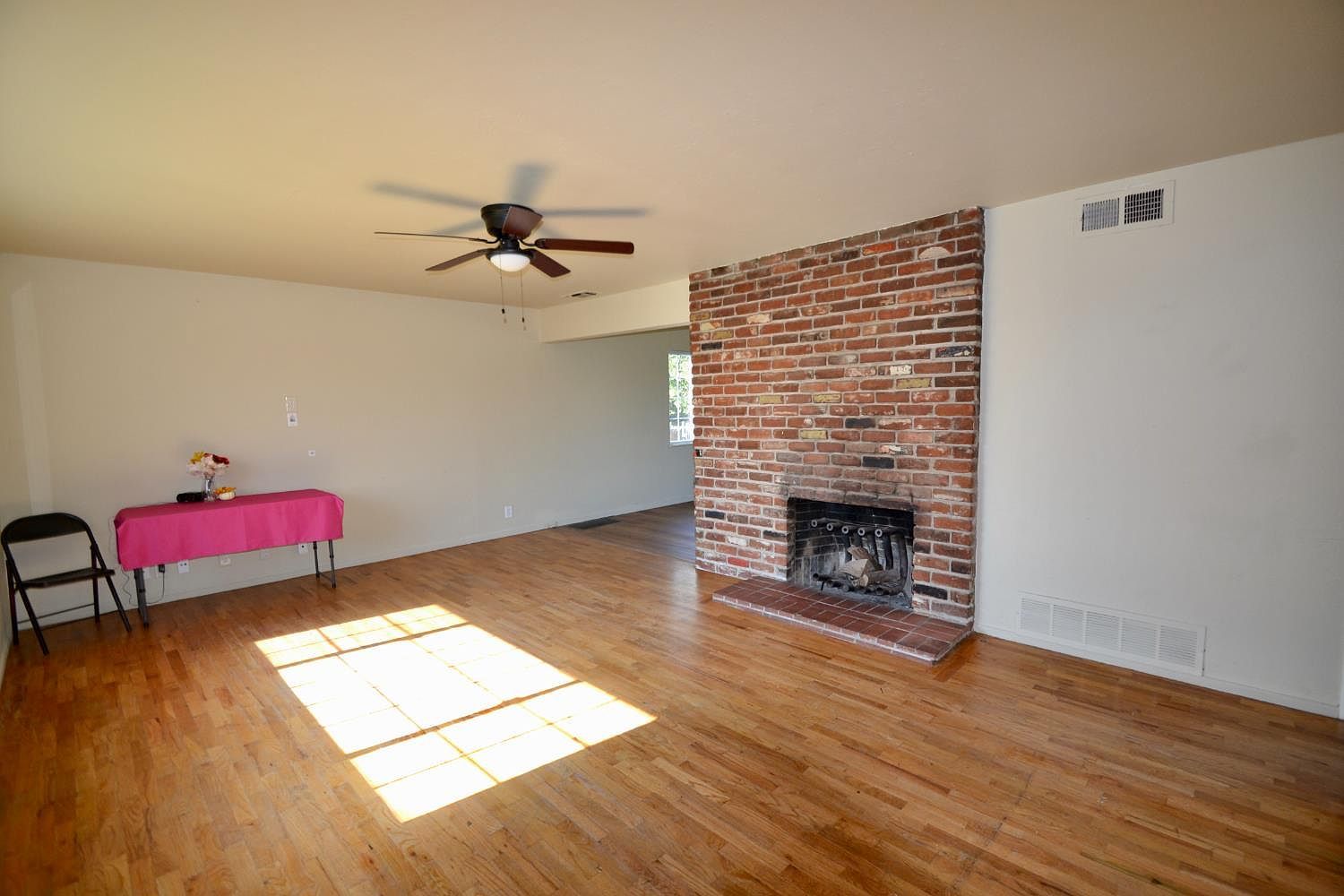 3715 E Garland Ave Fresno, CA 93726 - Thumbnail 5