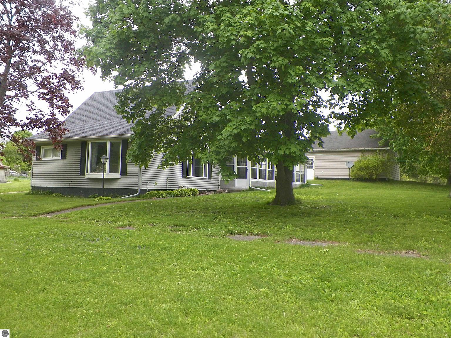 213 Cass St Tustin, MI 49688 - Thumbnail 5