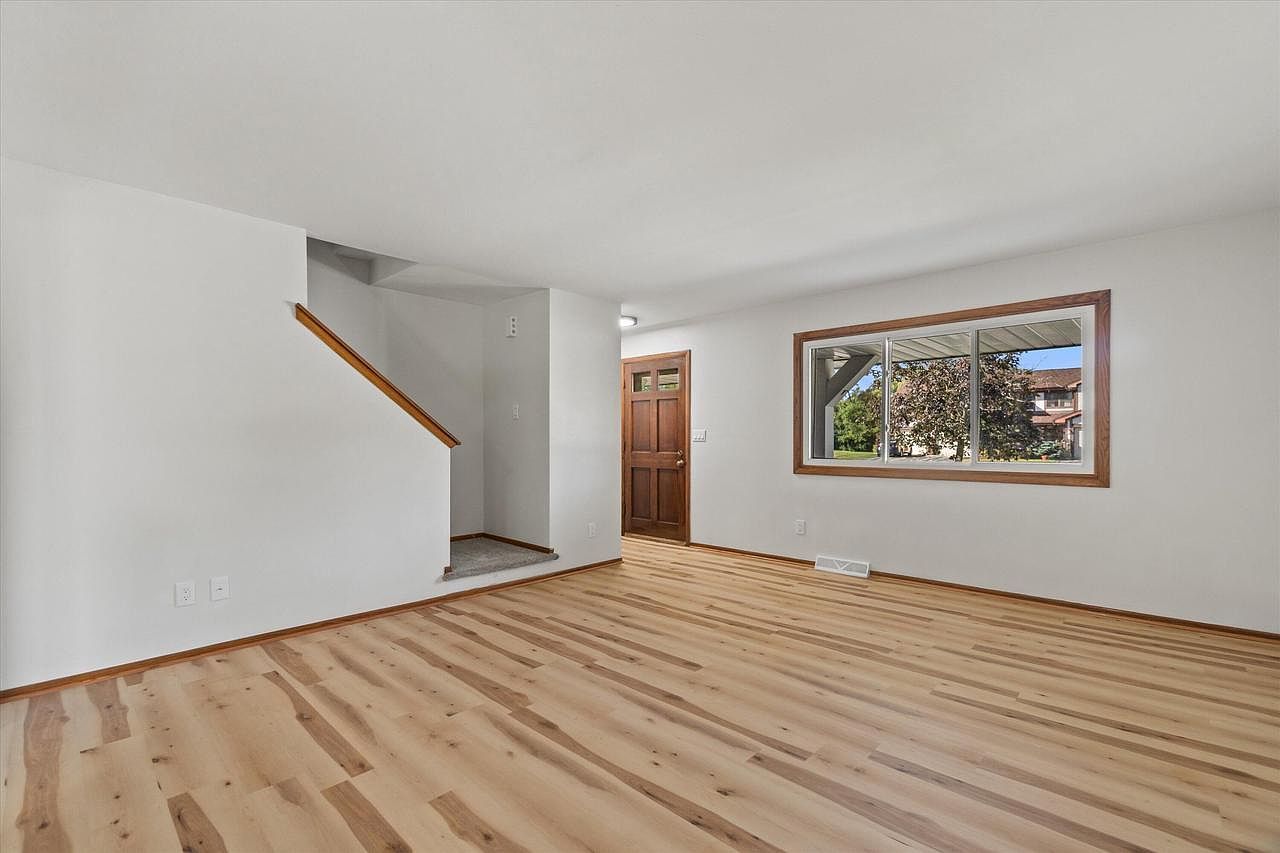 8148 S 88th St Franklin, WI 53132 - Thumbnail 5