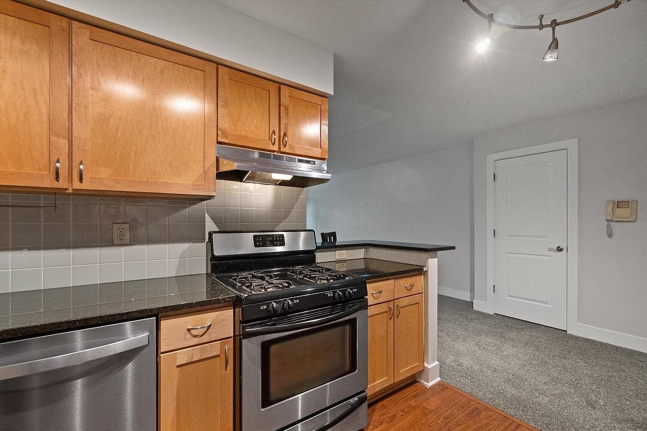 2121 N Cambridge Ave APT 103 Milwaukee, WI 53202 - Thumbnail 5