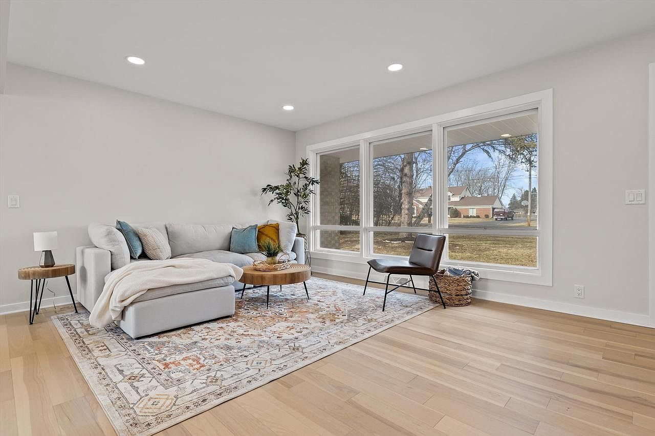 N80W15821 Rainbow Dr Menomonee Falls, WI 53051 - Thumbnail 5