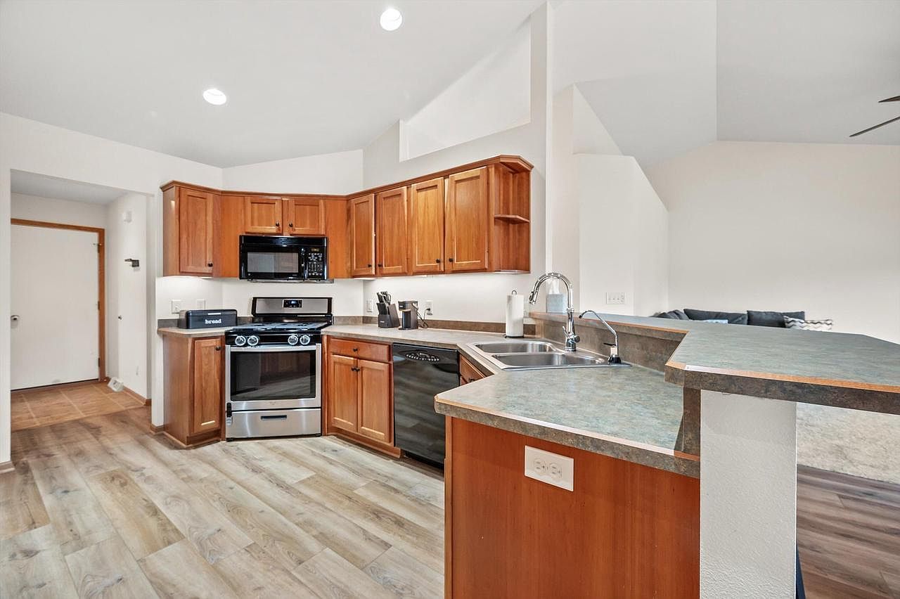 133 S 2nd St Oostburg, WI 53070 - Thumbnail 5