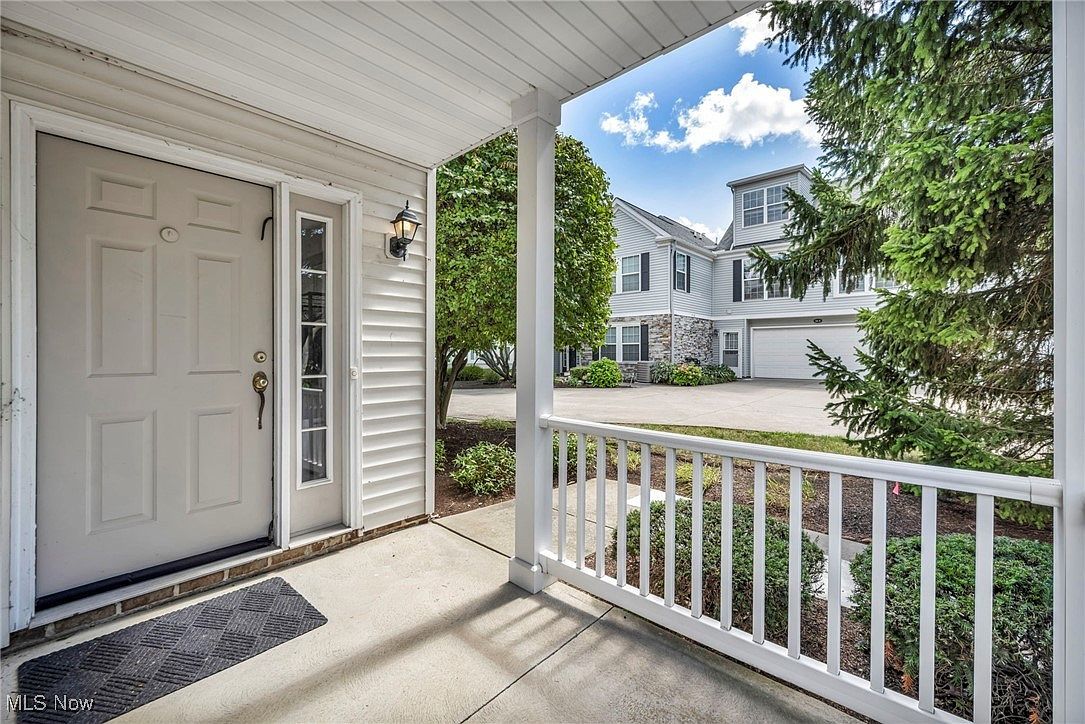 345 E Legend Ct Cleveland, OH 44143 - Thumbnail 5