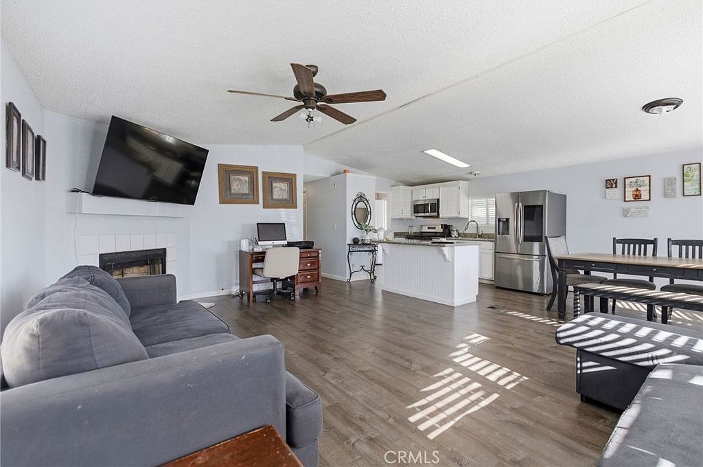 25114 Avenida Valencia Homeland, CA 92548 - Thumbnail 5