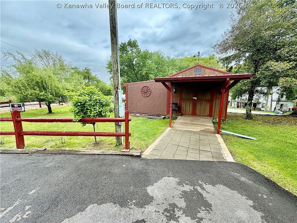 207 Russell Ave Sistersville, WV 26175 - Thumbnail 5