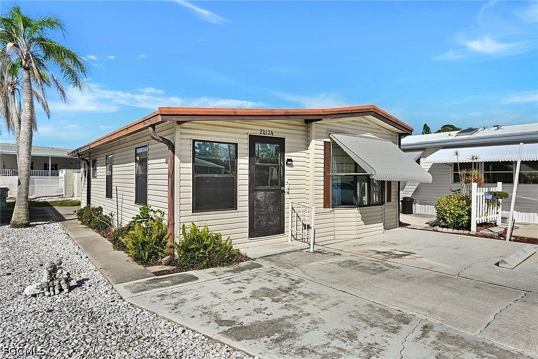 20124 Plum Tree Ln Estero, FL 33928 - Thumbnail 5