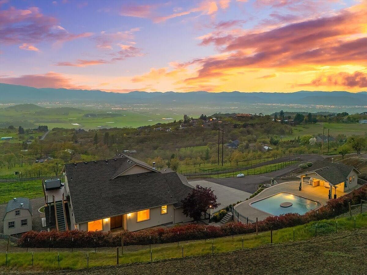 4002 Dry Creek Rd Medford, OR 97504 - Thumbnail 5