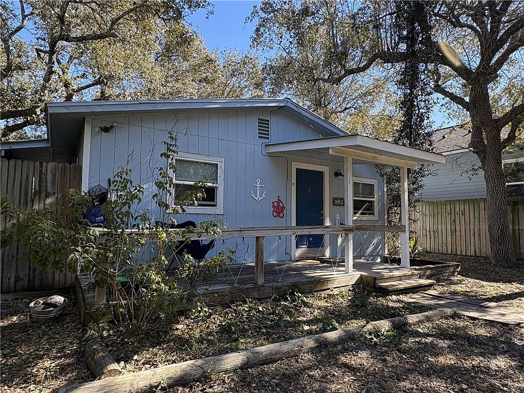 1612 Sammy Henderson St Rockport, TX 78382 - Thumbnail 5