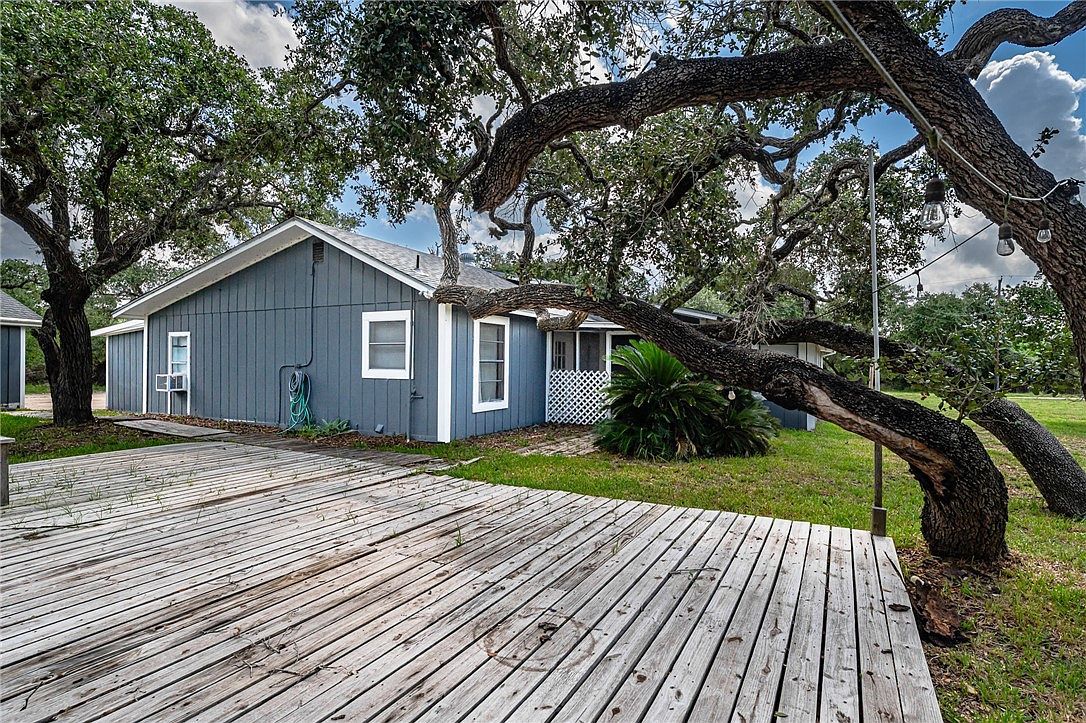 164 4th St Rockport, TX 78382 - Thumbnail 5