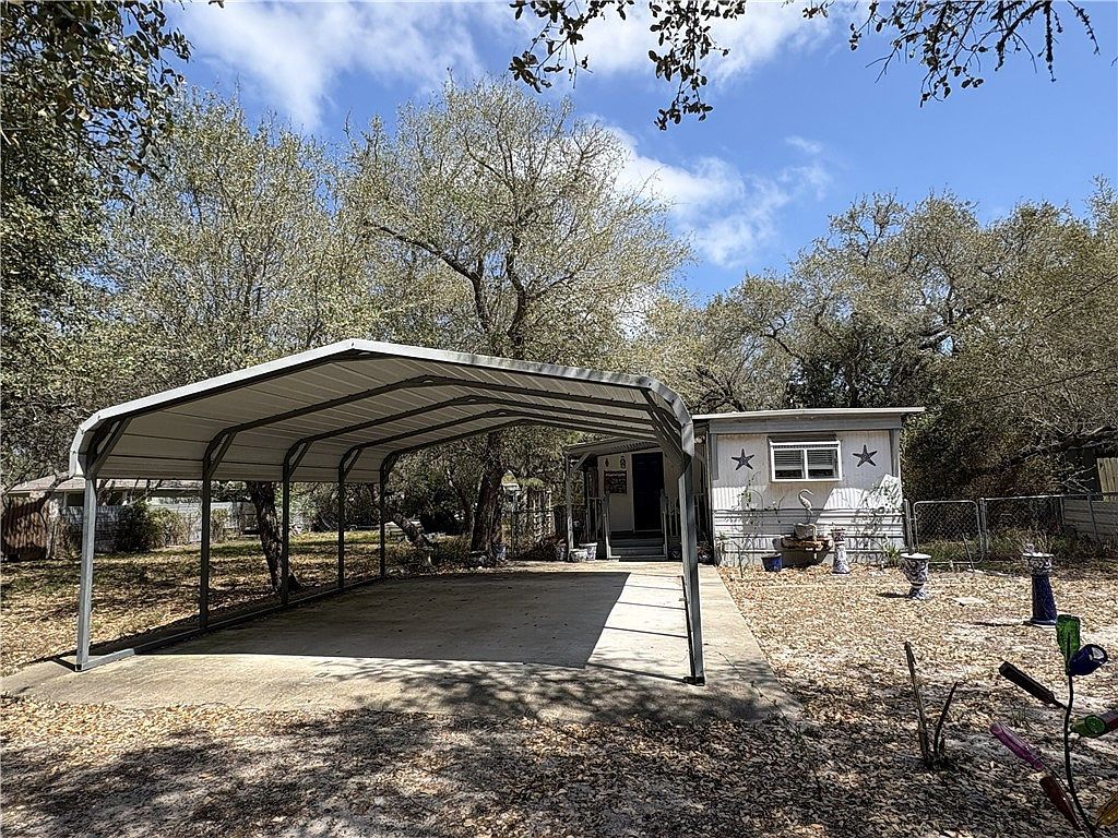 1608 Sammy Henderson St Rockport, TX 78382 - Thumbnail 5