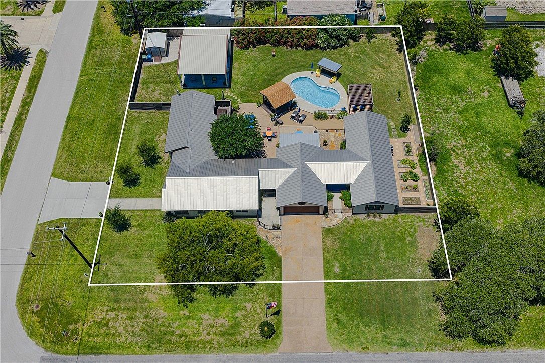 1622 Cherry St Rockport, TX 78382 - Thumbnail 5