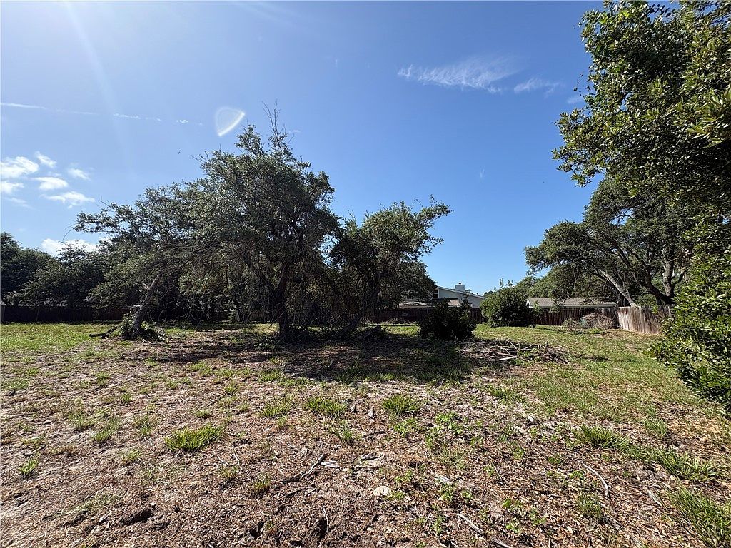 3106 Traylor Blvd Rockport, TX 78382 - Thumbnail 5