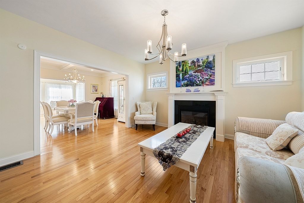 114 Meredith Way Weymouth, MA 02188 - Thumbnail 5