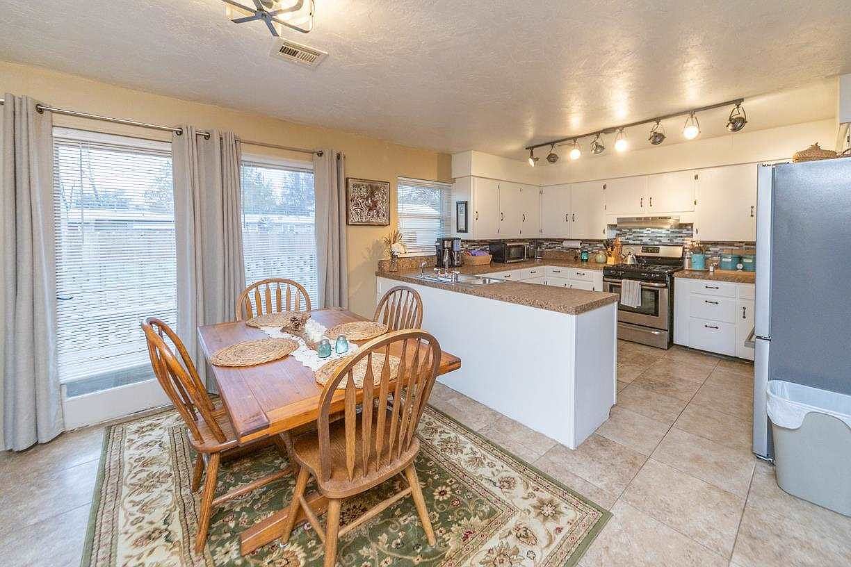 1232 E 3rd St Cushing, OK 74023 - Thumbnail 5