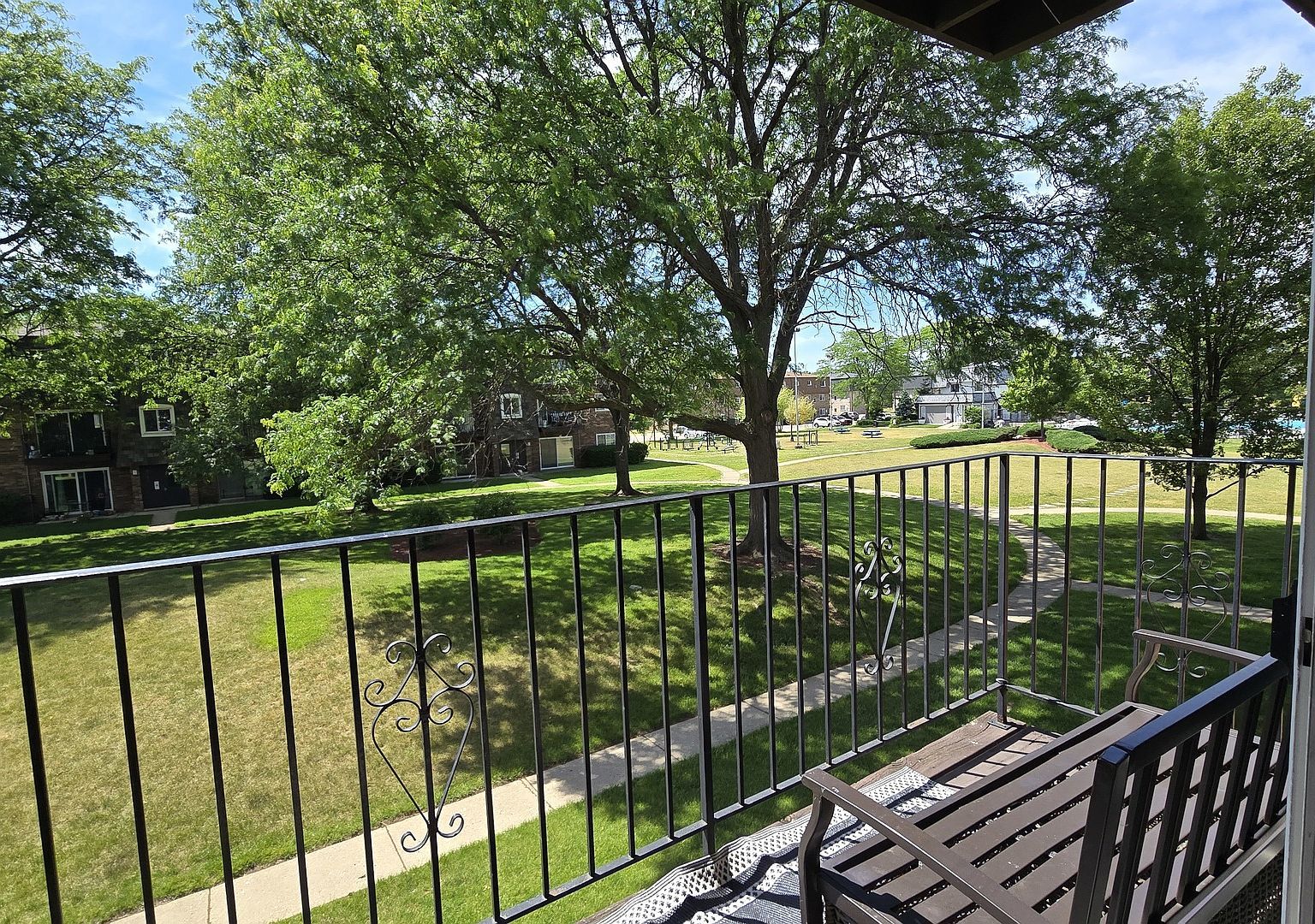 9388 Bay Colony Dr APT 2n Des Plaines, IL 60016 - Thumbnail 5