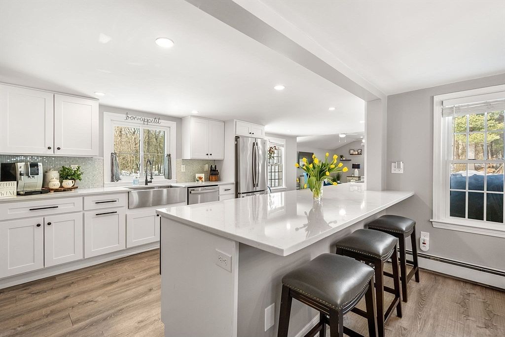 738 Whiting St Hanover, MA 02339 - Thumbnail 5