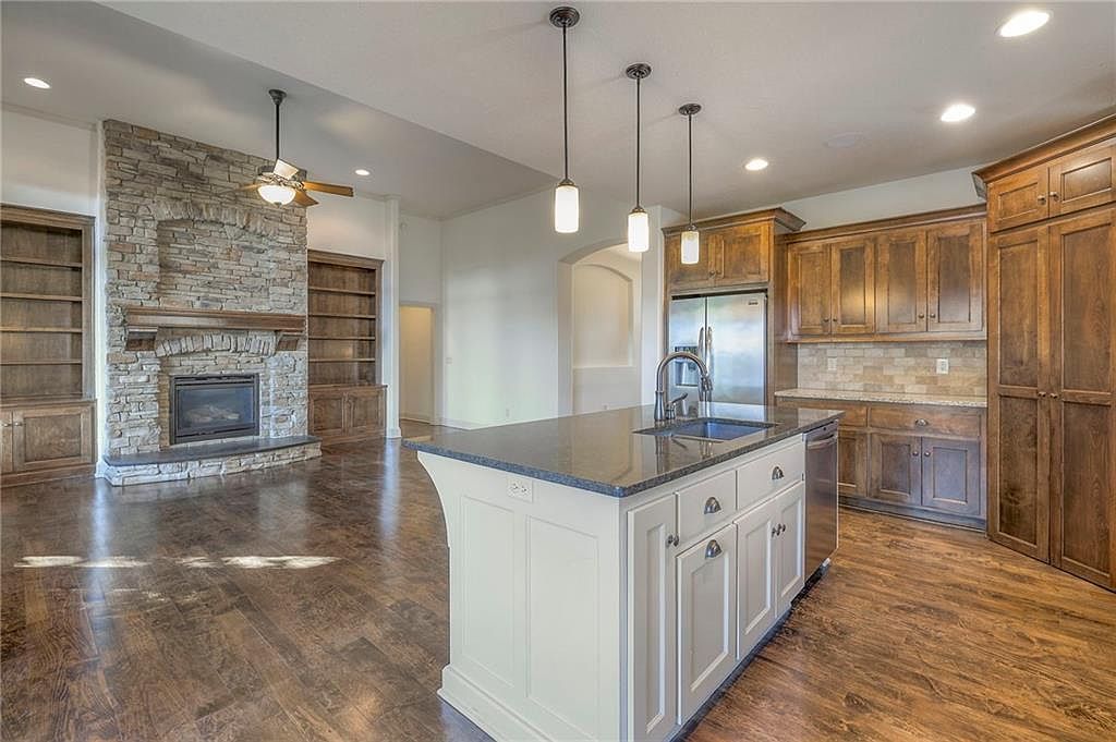 1317 NE Kenwood Dr Lees Summit, MO 64064 - Thumbnail 5