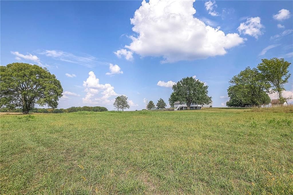 29300 Victory Rd Paola, KS 66071 - Thumbnail 5