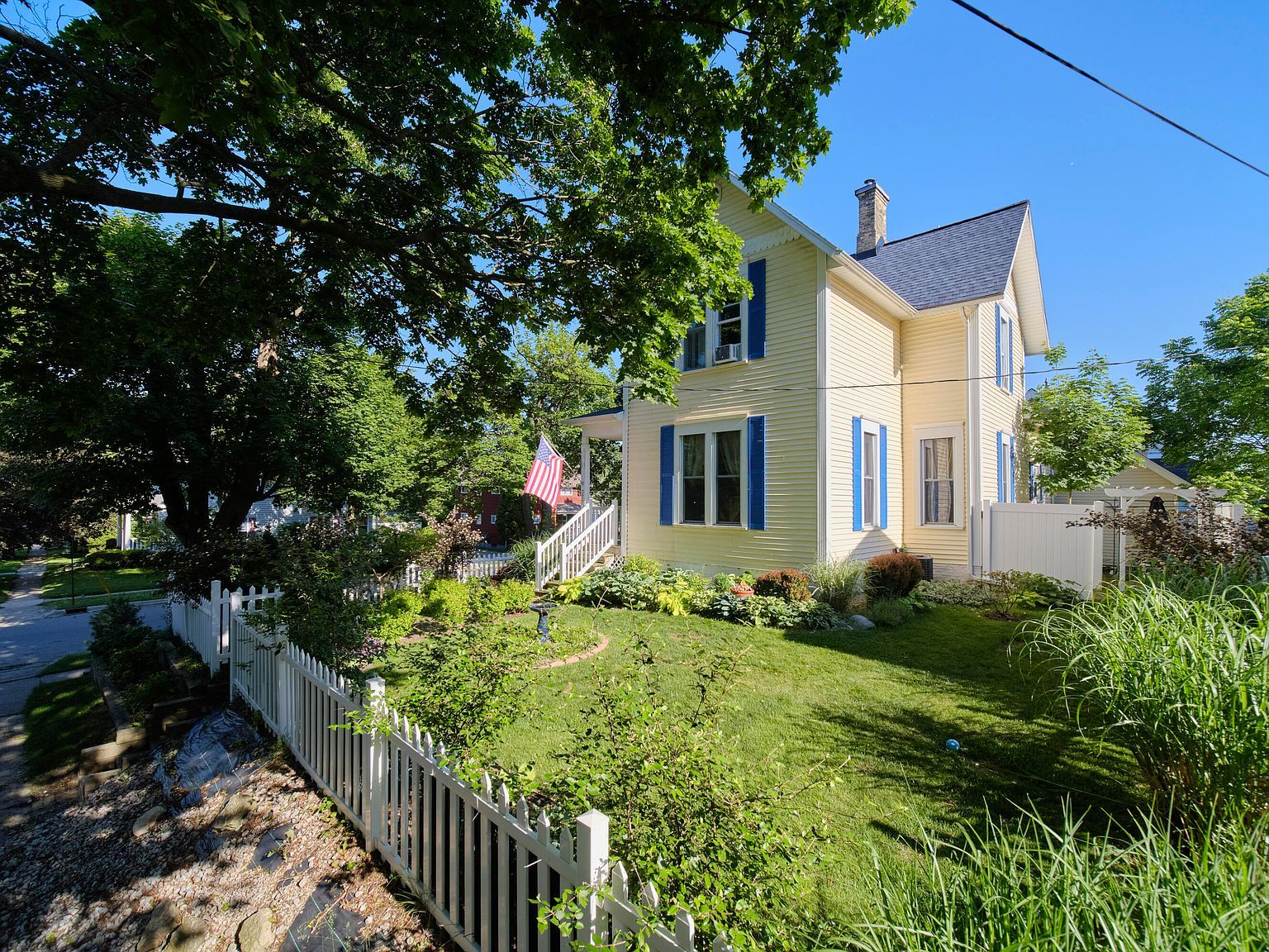 377 4th St Manistee, MI 49660 - Thumbnail 5