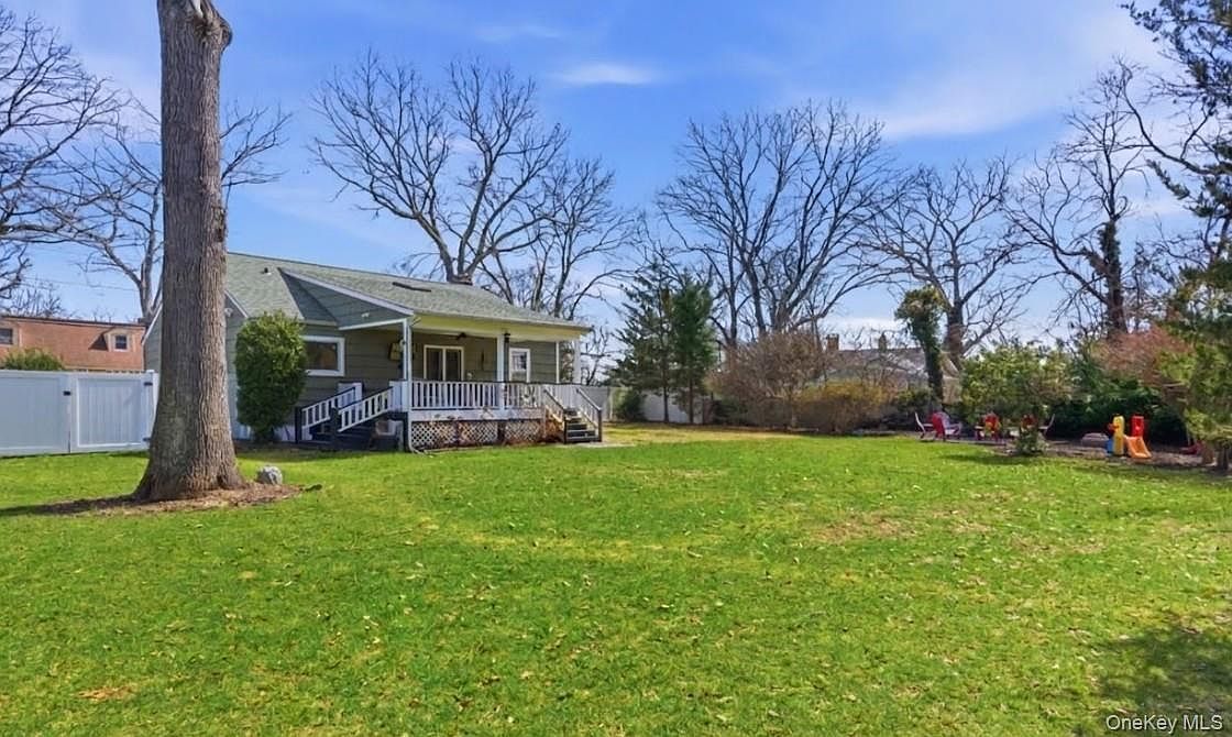 205 4th St East Northport, NY 11731 - Thumbnail 5