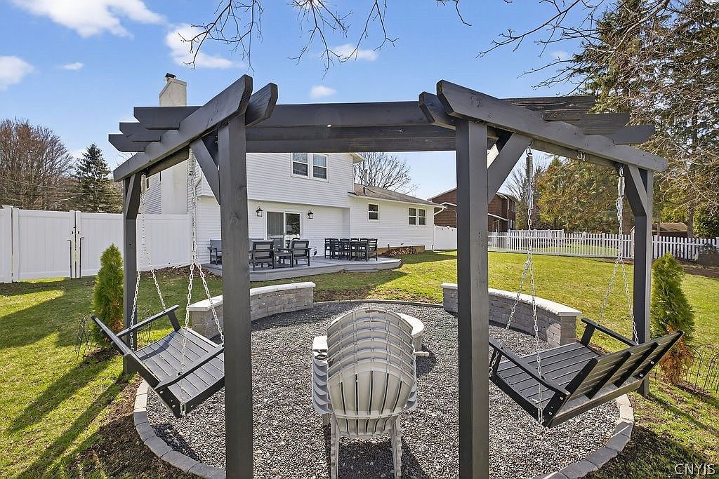 104 Mallard Dr Camillus, NY 13031 - Thumbnail 4