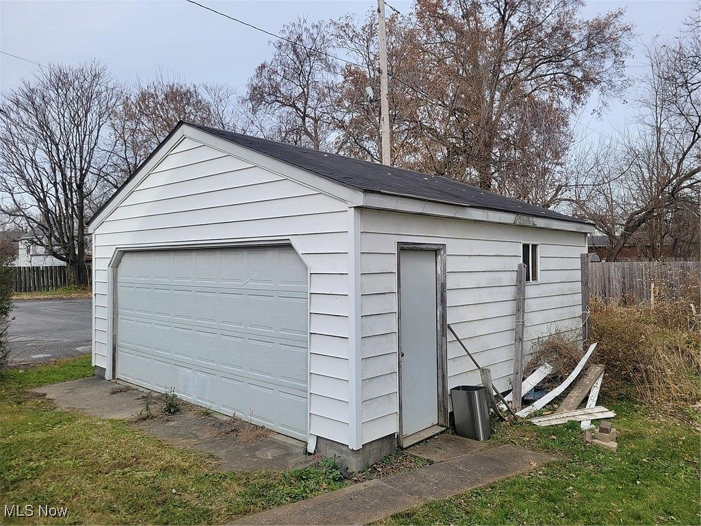 1911 Youngstown Rd SE Warren, OH 44484 - Thumbnail 5