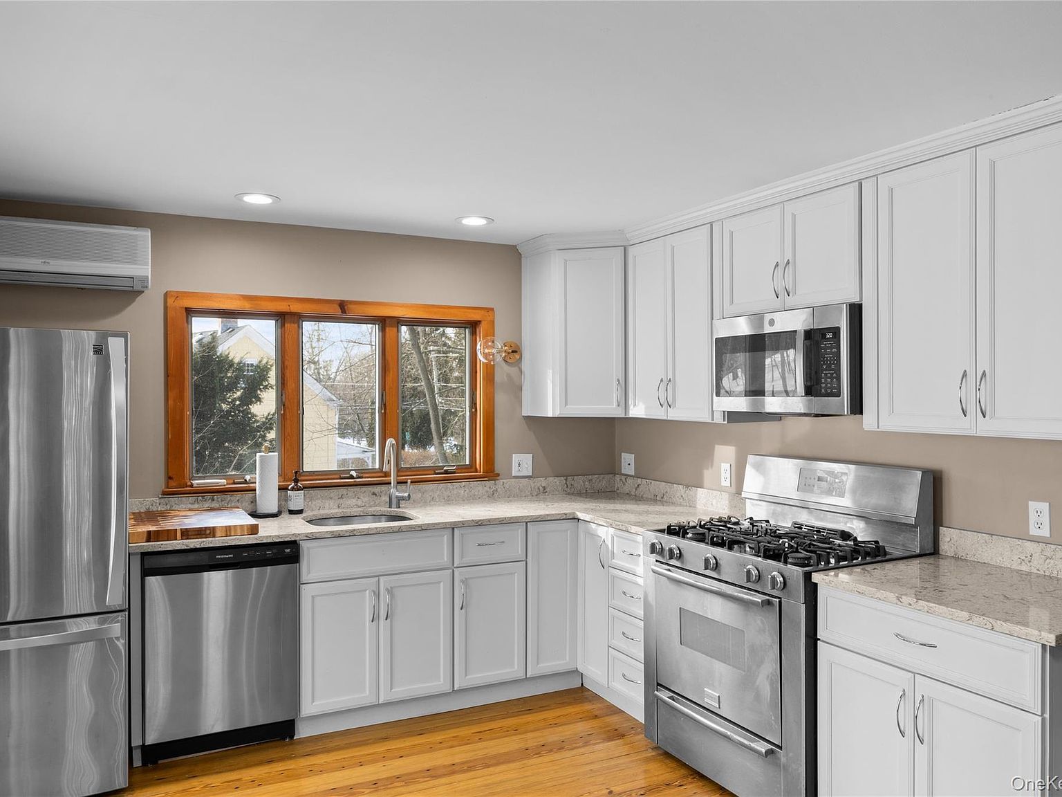 232 N Country Rd Mount Sinai, NY 11766 - Thumbnail 5