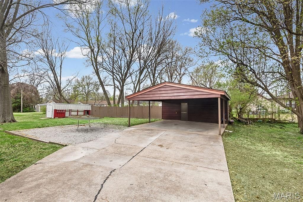 717 Royal Heights Rd Belleville, IL 62226 - Thumbnail 5