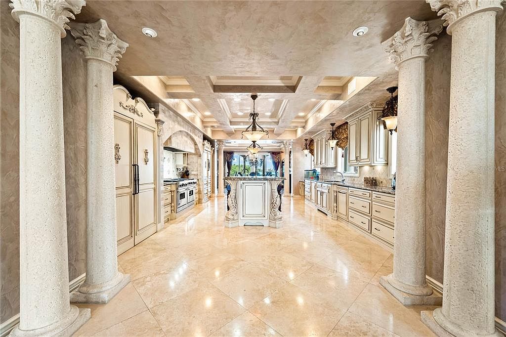 290 N Washington Dr Sarasota, FL 34236 - Thumbnail 5