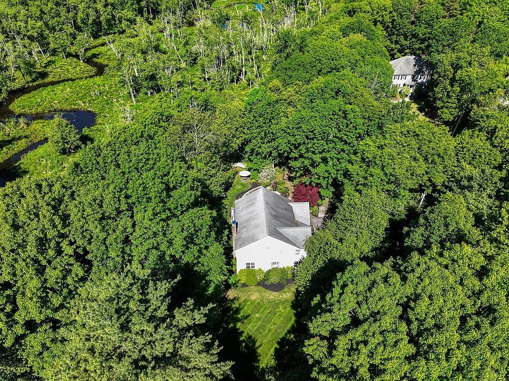 18 Wood St Southborough, MA 01772 - Thumbnail 5