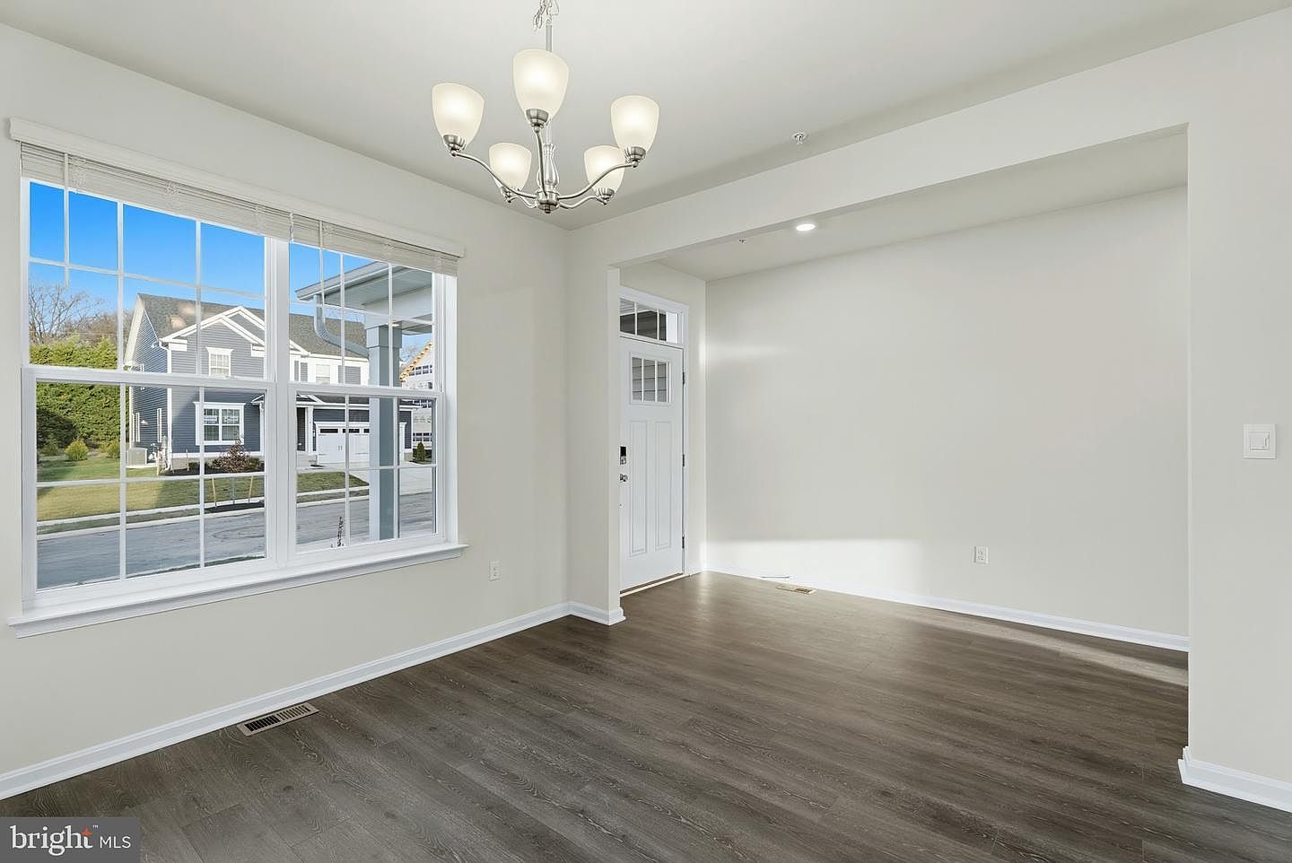 8101 Cypress Point Dr Baltimore, MD 21237 - Thumbnail 5