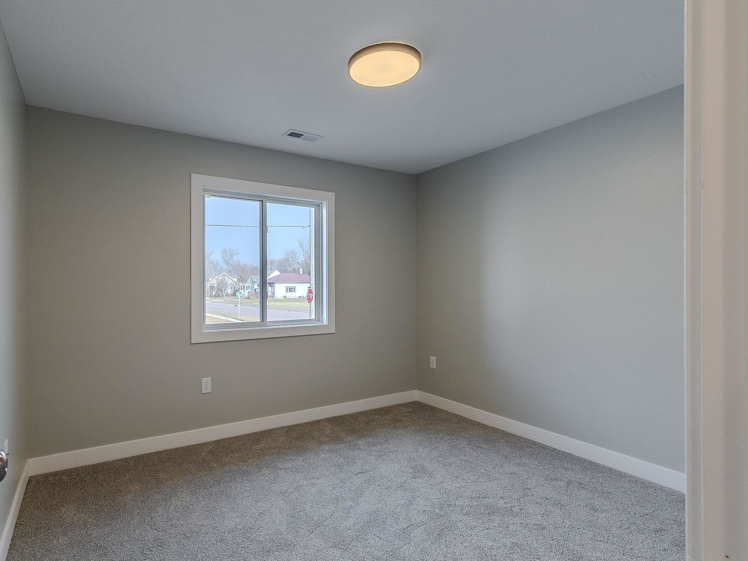 306 W 1st St Lake Park, IA 51347 - Thumbnail 5