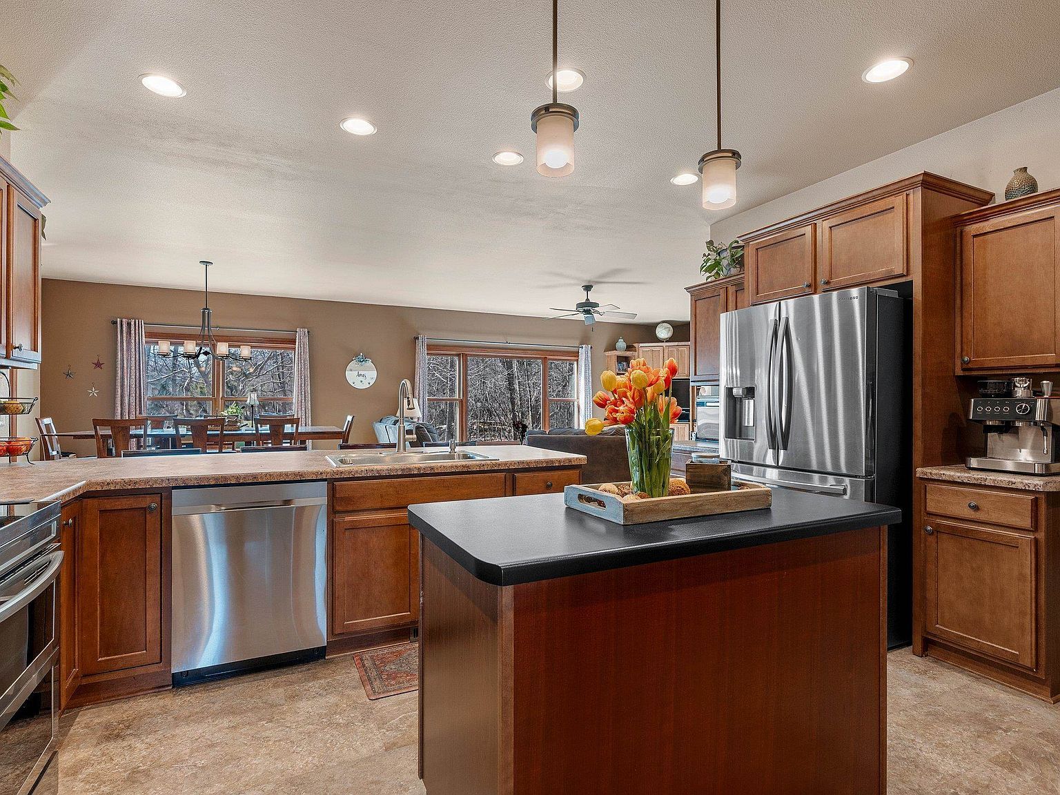 1055 Zacher Dr Oshkosh, WI 54901 - Thumbnail 5