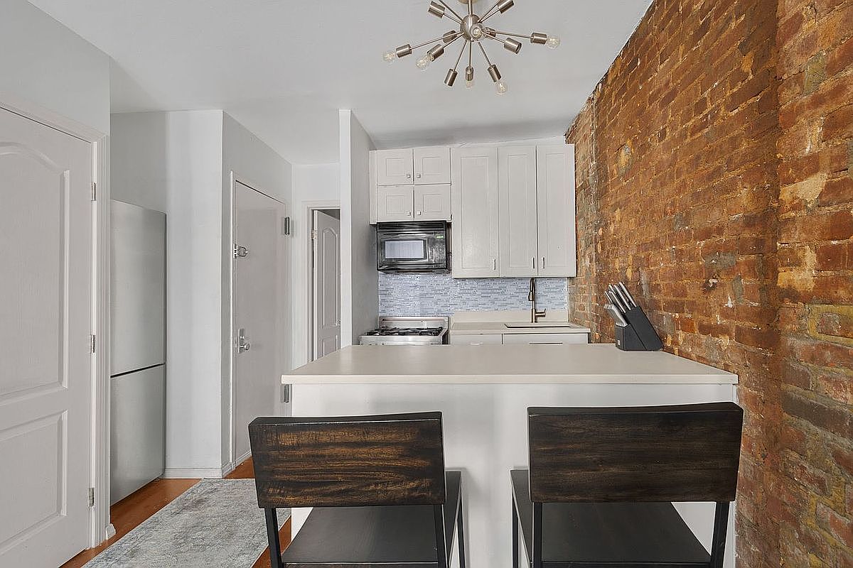 426 W 46th St APT 1A Manhattan, NY 10036 - Thumbnail 5