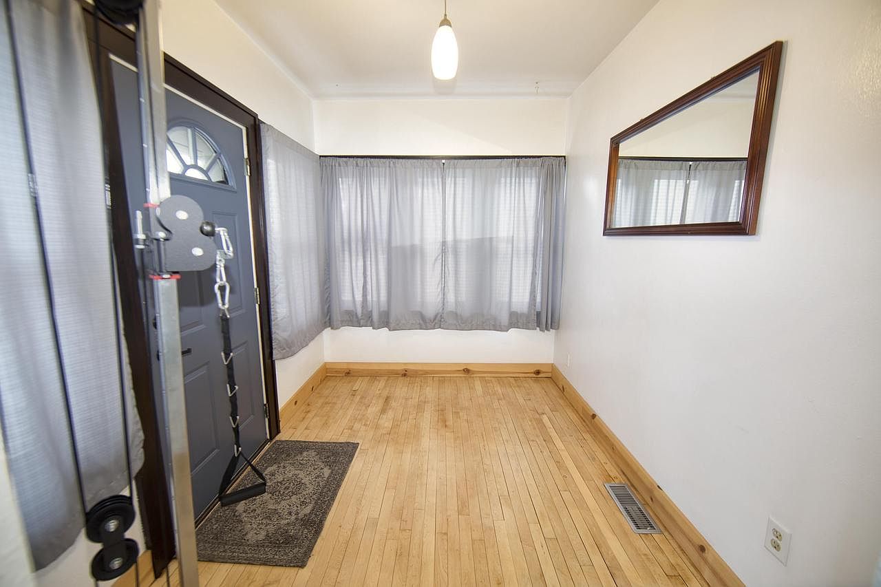 2053 S 91st St Milwaukee, WI 53227 - Thumbnail 5