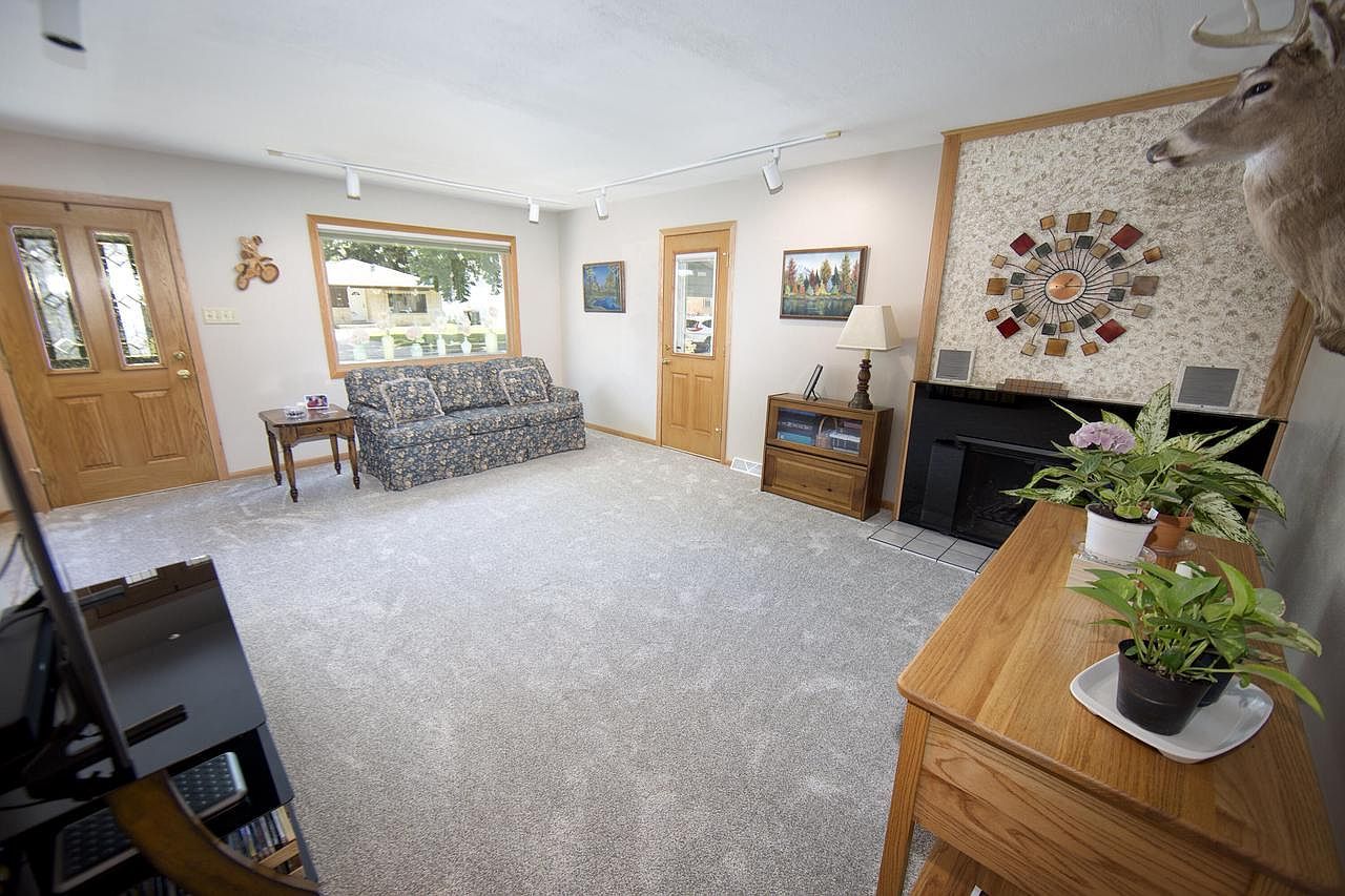 2419 S 81st St West Allis, WI 53219 - Thumbnail 5