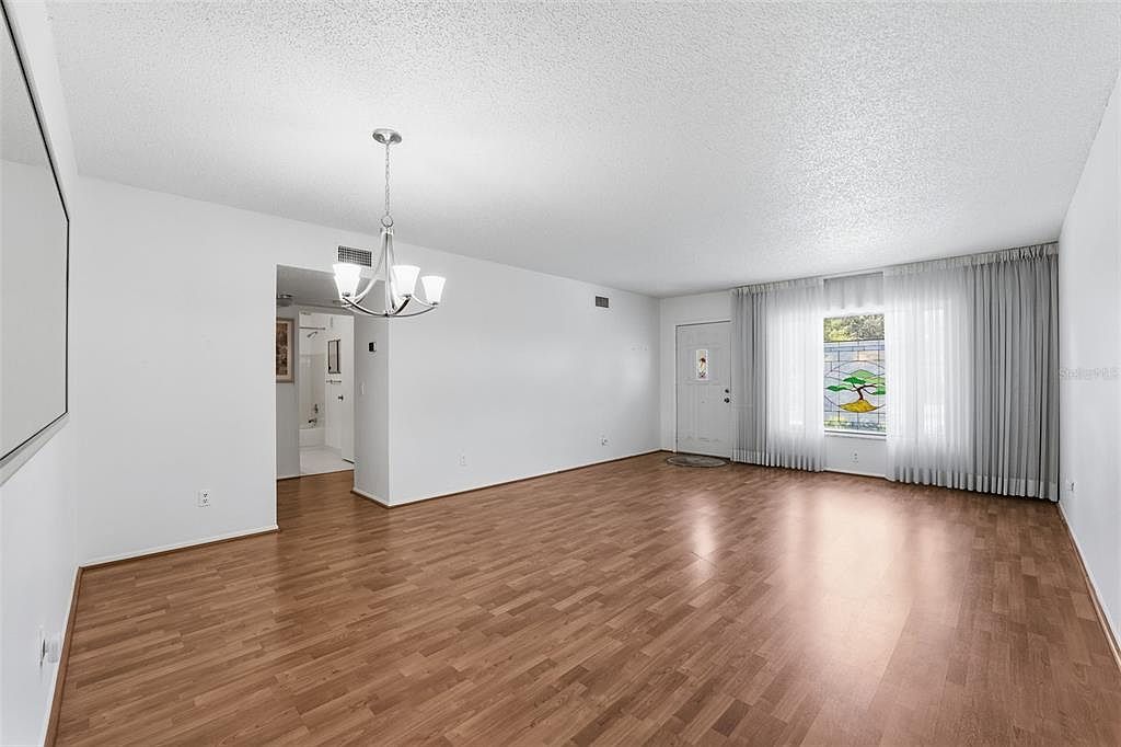 2220 Spanish Dr APT 14 Clearwater, FL 33763 - Thumbnail 5