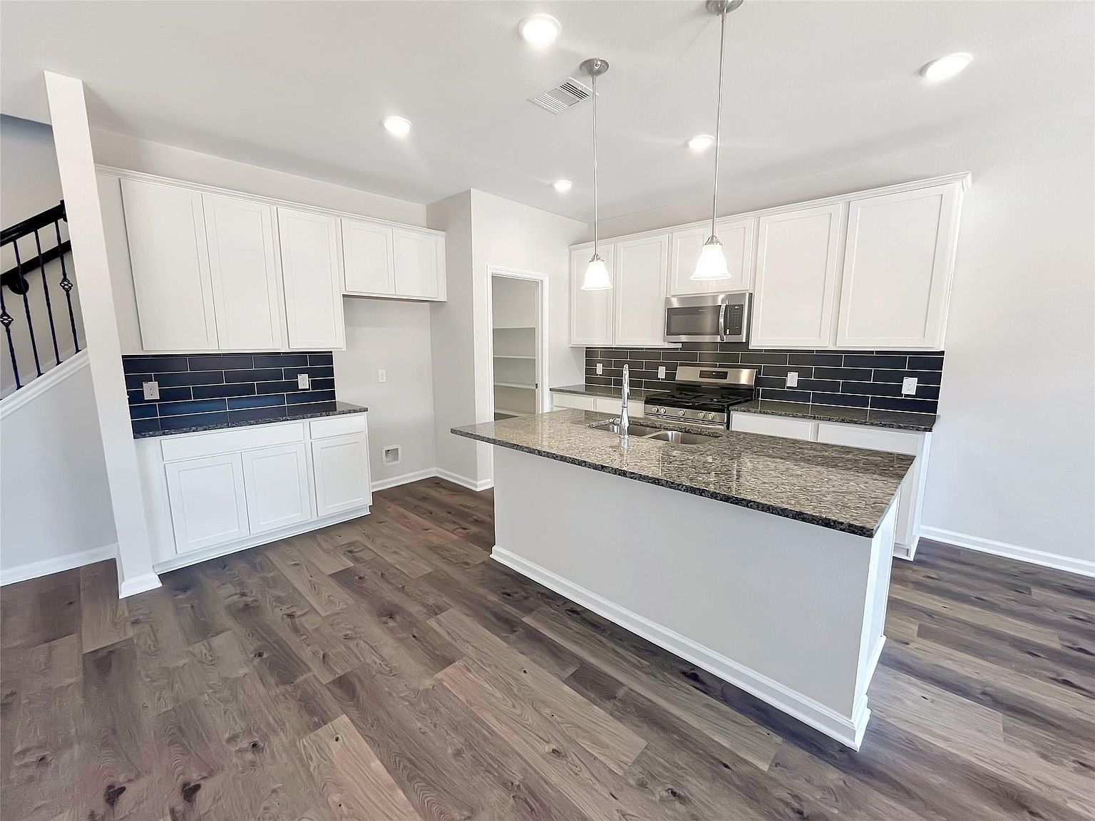 9758 Enclave Ridge Rd Willis, TX 77318 - Thumbnail 5