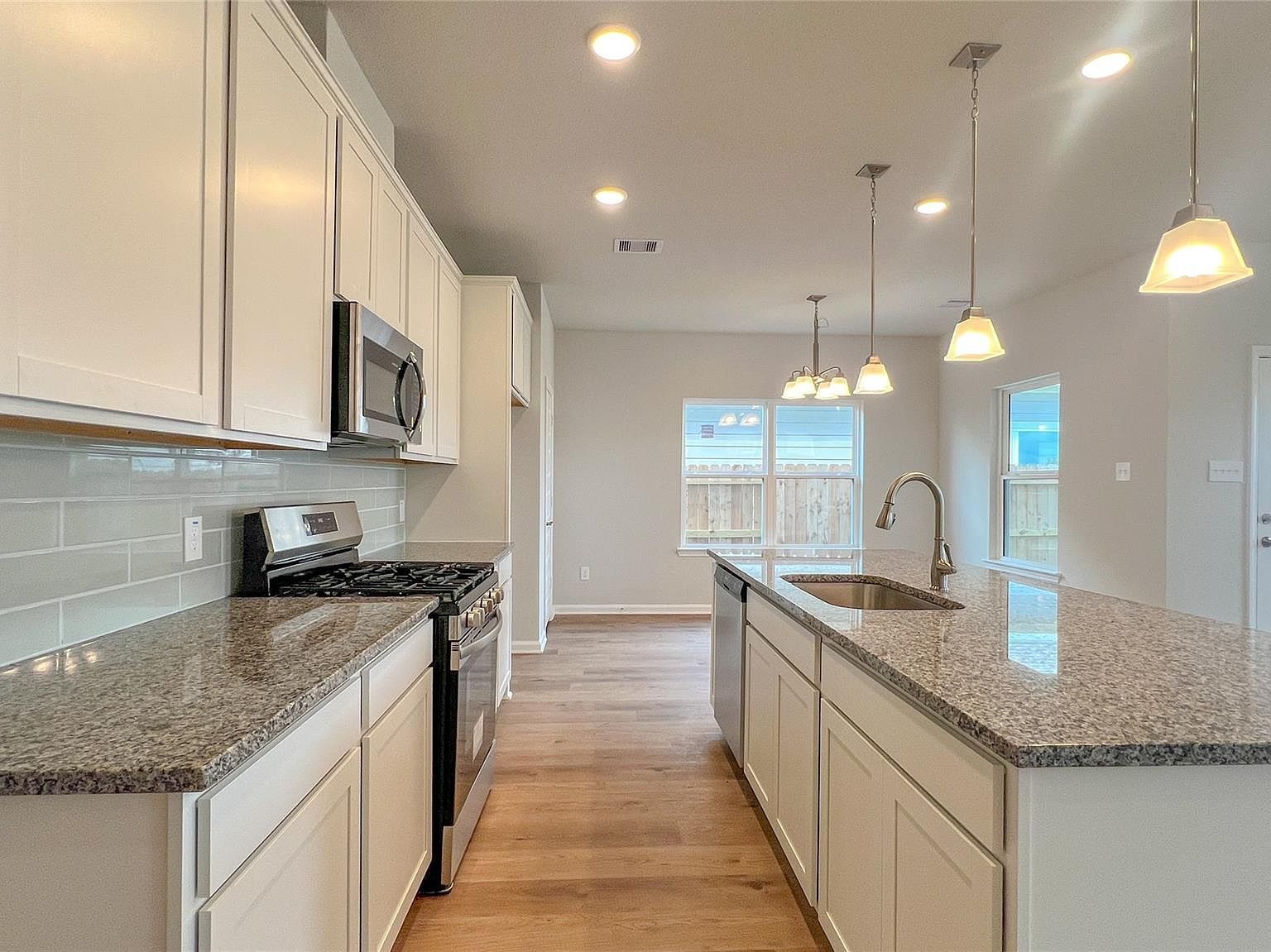 12318 Sunset Canyon Way Willis, TX 77318 - Thumbnail 5