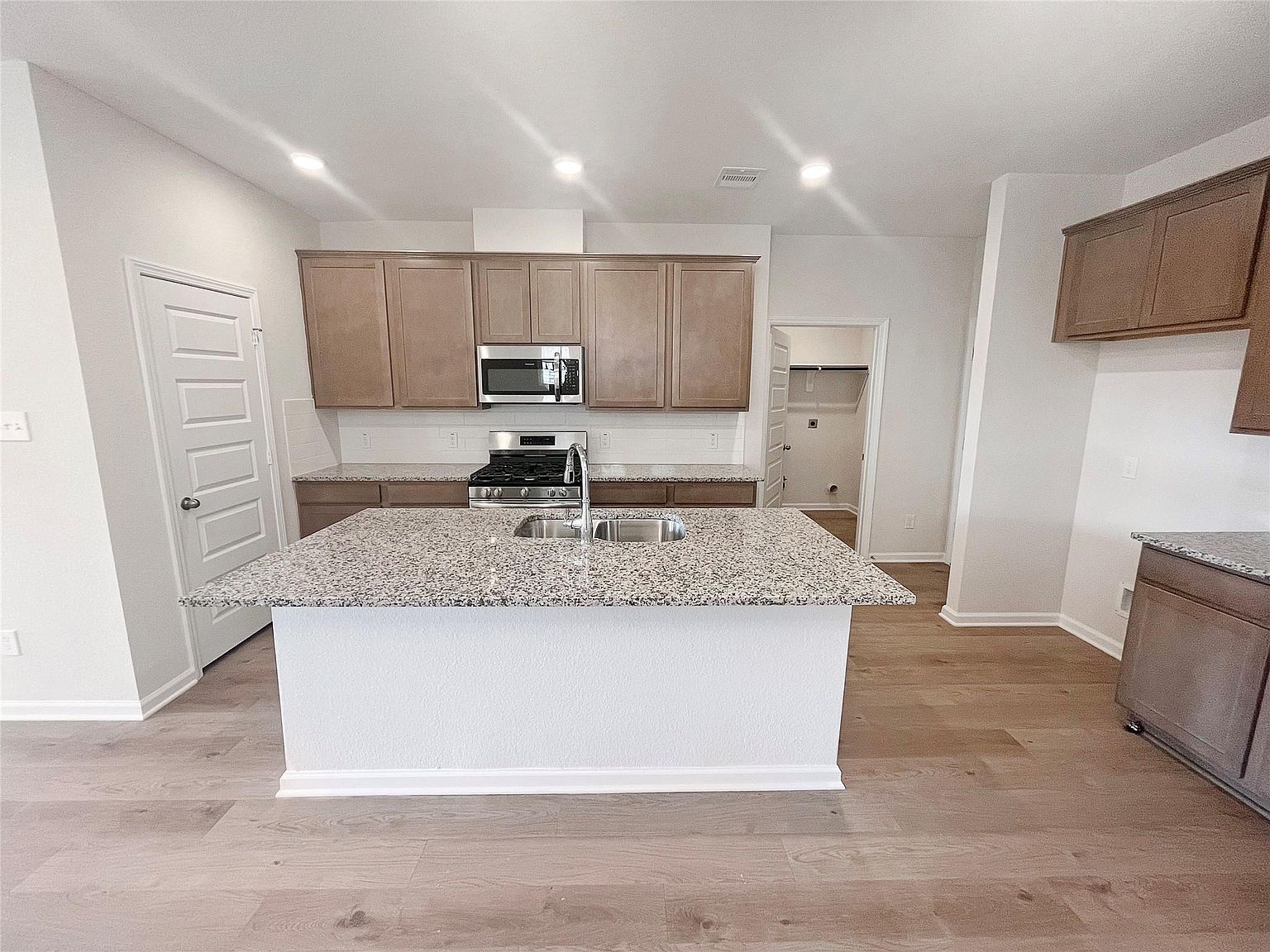 9781 Enclave Ridge Rd Willis, TX 77318 - Thumbnail 5