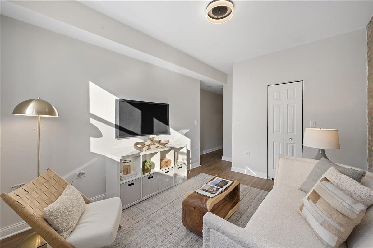 3806 W Belle Plaine Ave #G Chicago, IL 60618 - Thumbnail 5