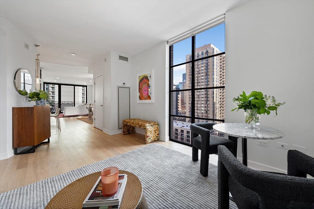 744 N Clark St APT 1001 Chicago, IL 60654 - Thumbnail 5