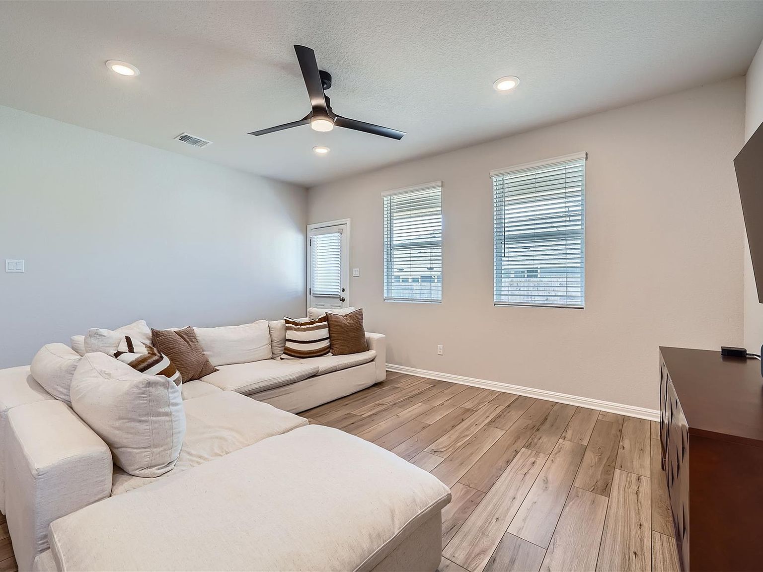 1009 NW Testoa Cv N Hutto, TX 78634 - Thumbnail 5