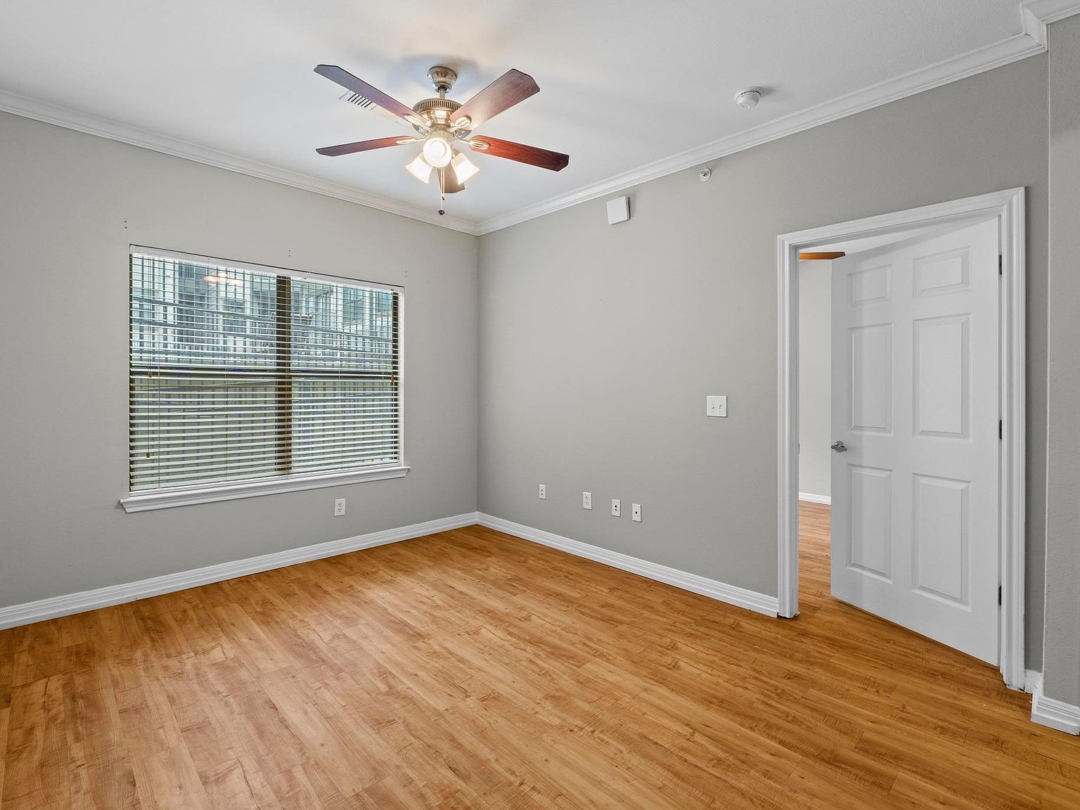 2502 Leon St APT 213 Austin, TX 78705 - Thumbnail 5