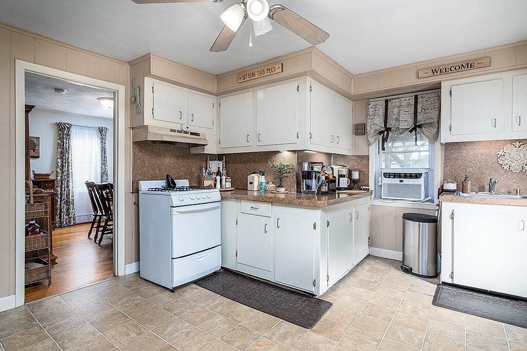 39 Church St Cranston, RI 02920 - Thumbnail 5