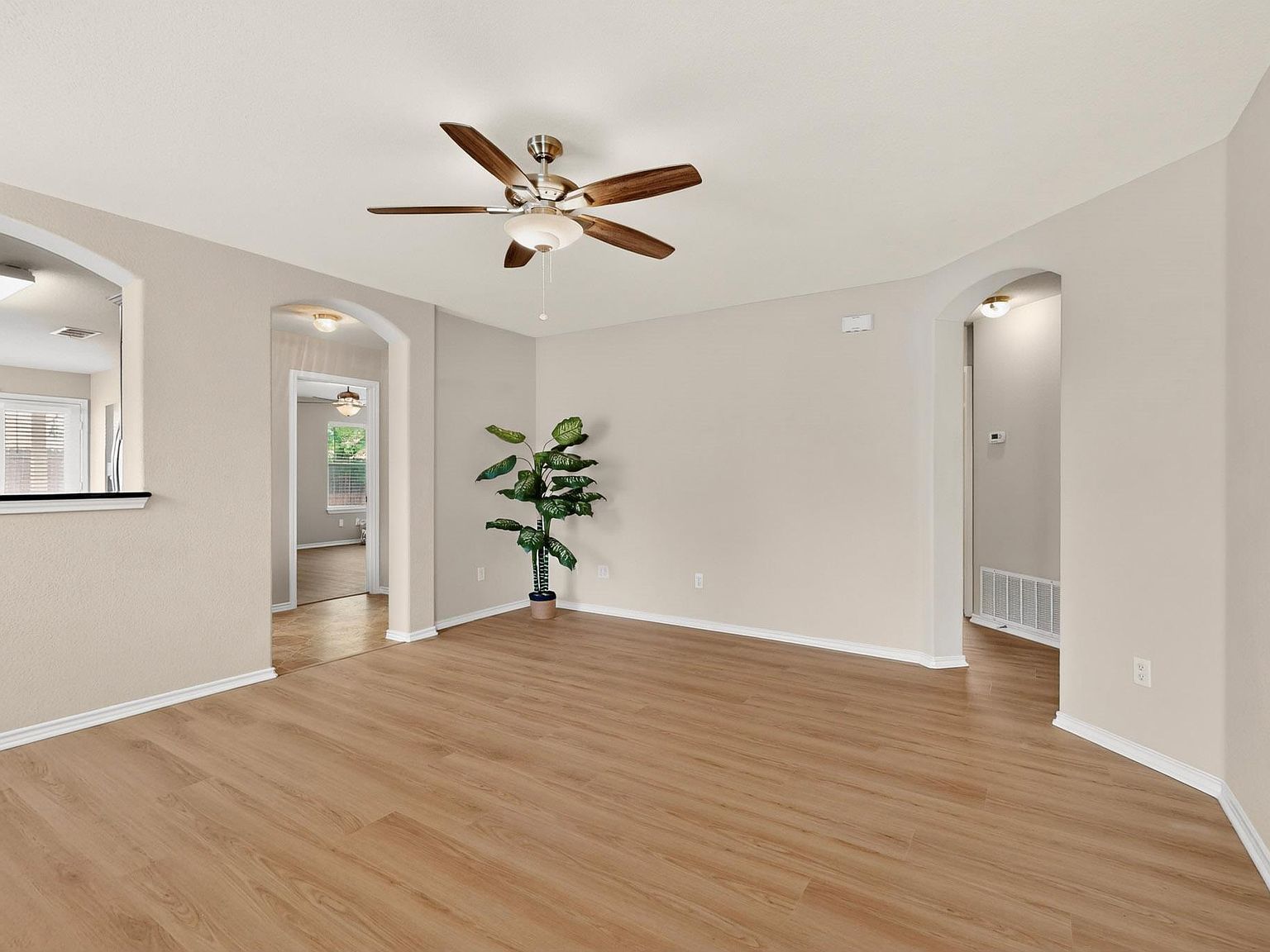 211 Lidell St Hutto, TX 78634 - Thumbnail 5